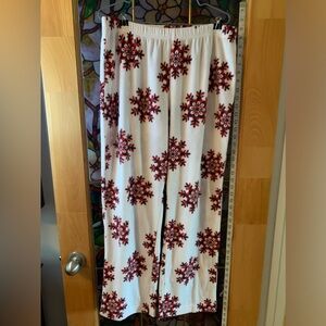 2 piece La Vie en Rose large womens snowflake pajamas